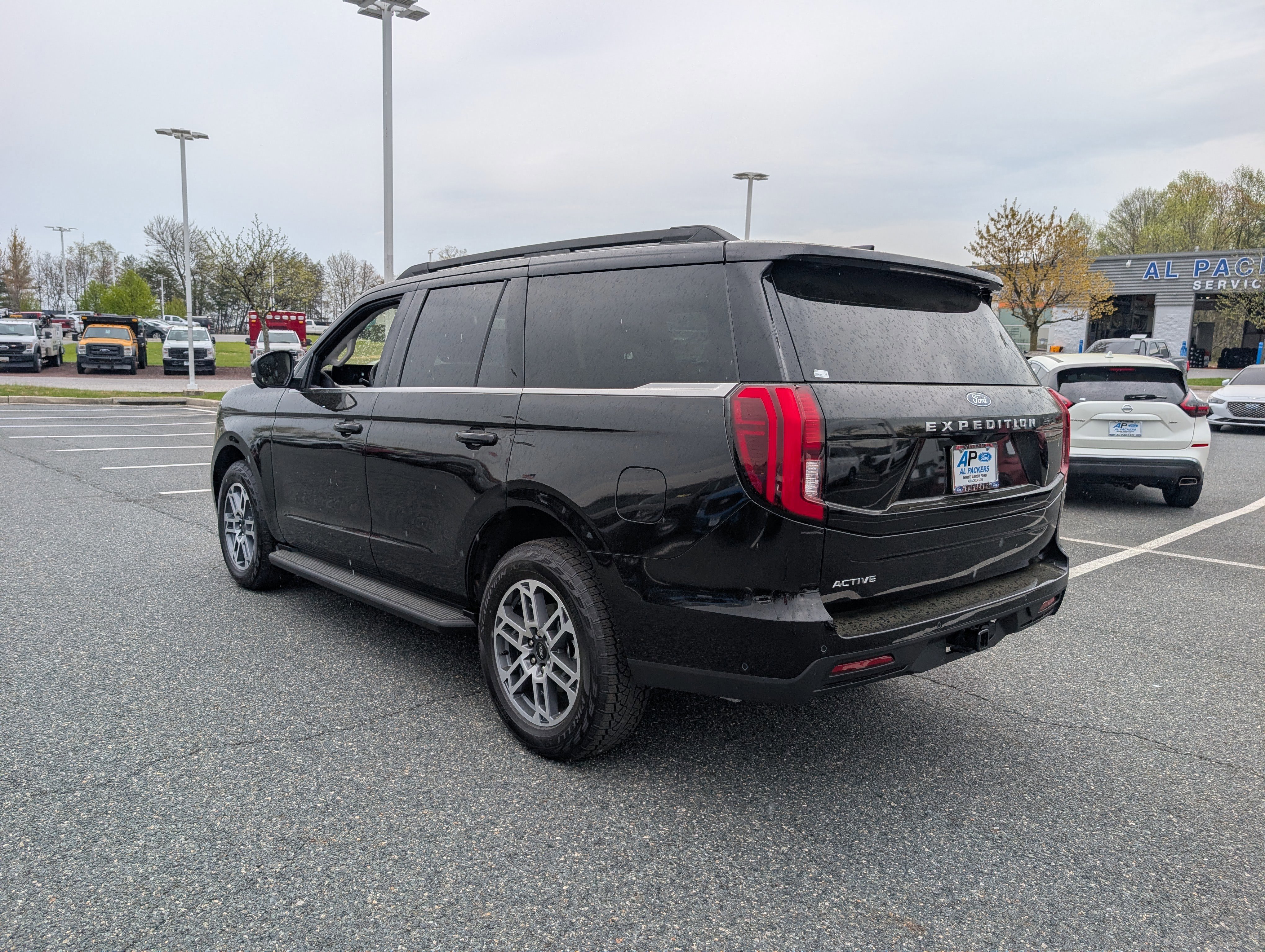 Certified 2025 Ford Expedition Active image 3