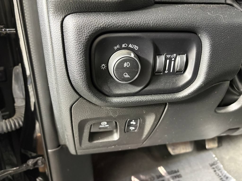 Used 2022 RAM 1500 Laramie AWD/4WD image 13