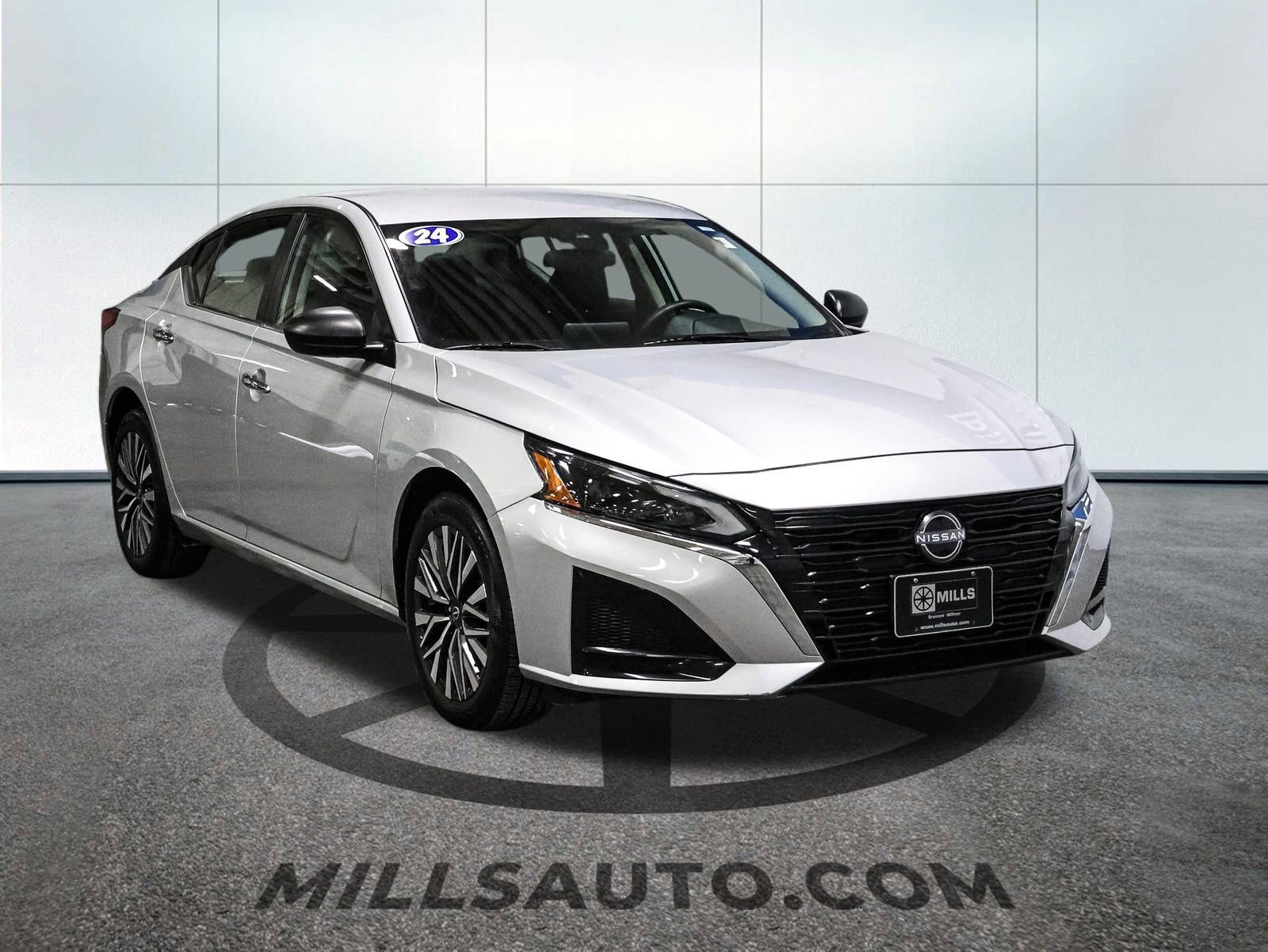 Used 2024 Nissan Altima 2.5 SV image 2