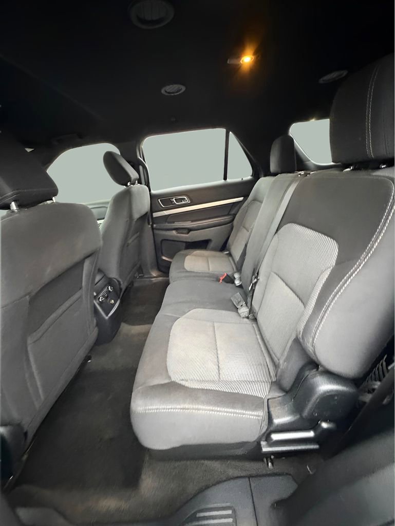 Certified 2018 Ford Explorer XLT FWD image 13