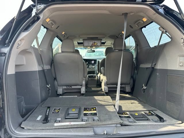 Used 2017 Toyota Sienna XLE Premium AWD/4WD image 7