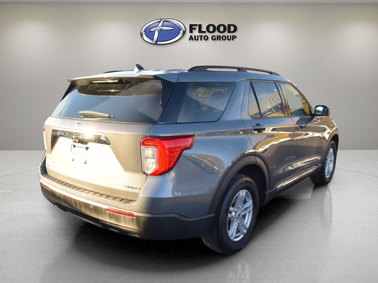 Certified 2023 Ford Explorer XLT image 3