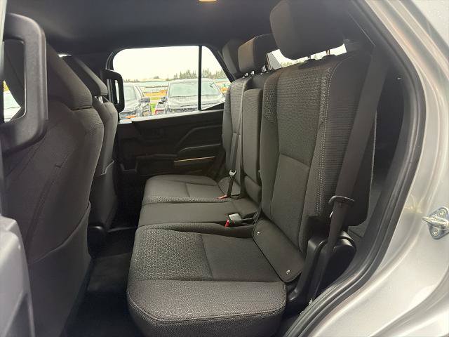 Used 2025 Toyota 4Runner SR5 AWD/4WD image 34