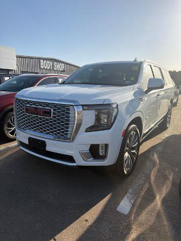 Used 2021 GMC Yukon XL Denali w/ Denali Premium Package AWD/4WD image 4