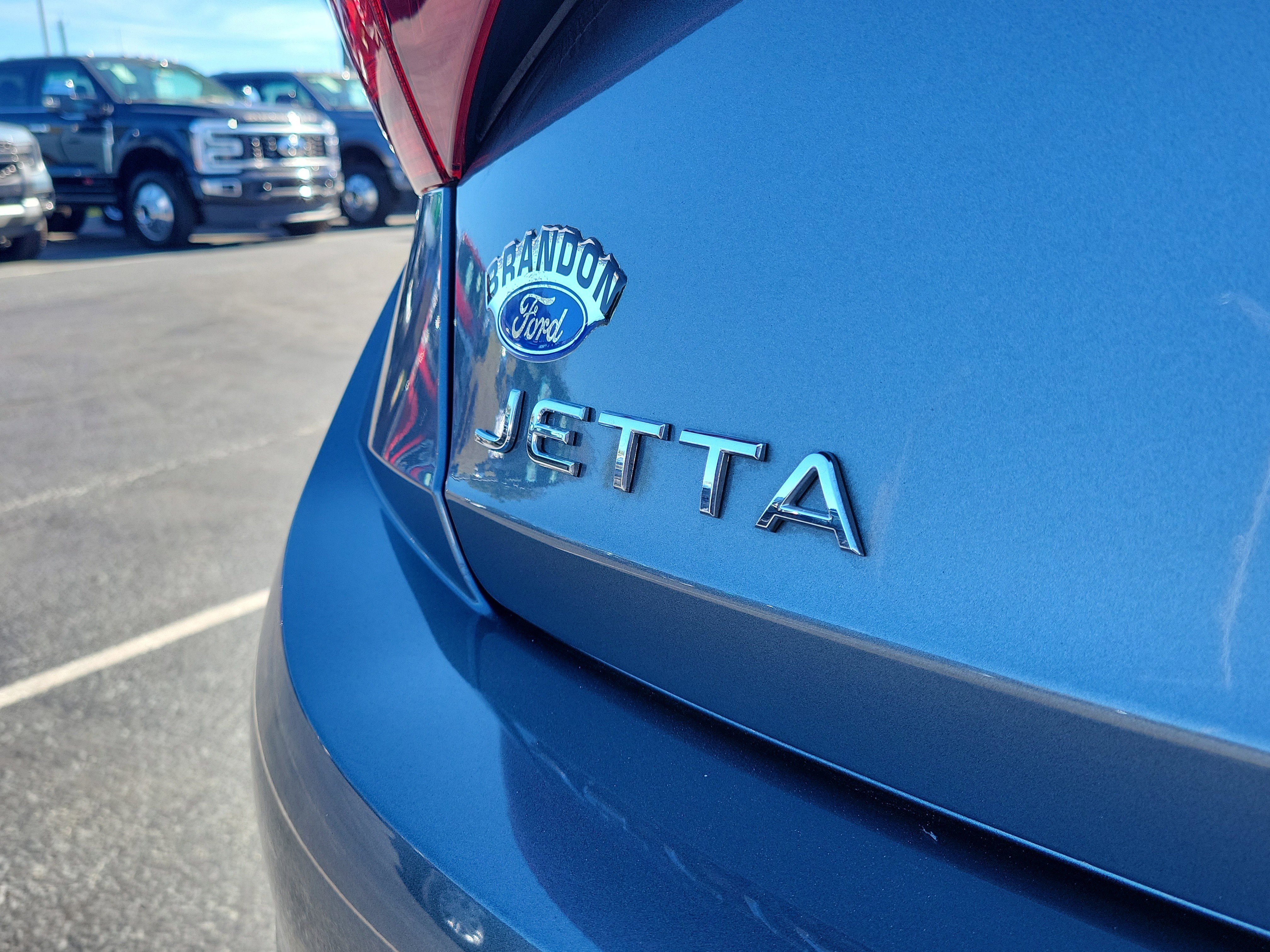 Used 2023 Volkswagen Jetta Sport image 9