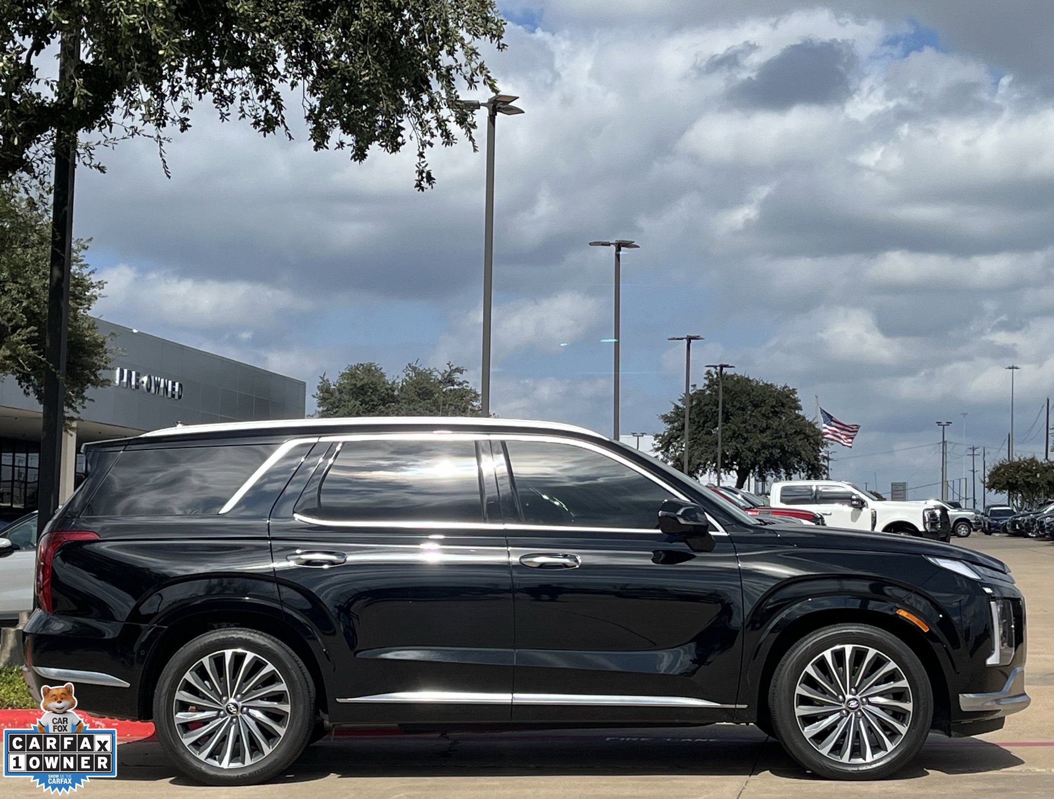 Used 2024 Hyundai Palisade Calligraphy FWD image 3