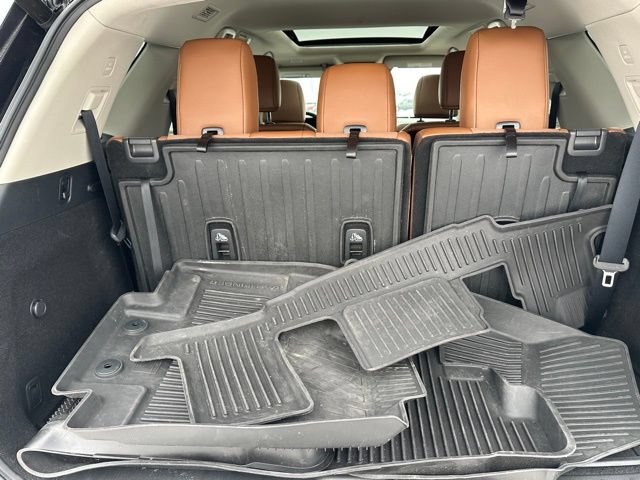 Used 2024 Nissan Pathfinder Platinum w/ Lighting Package (N92) FWD image 11