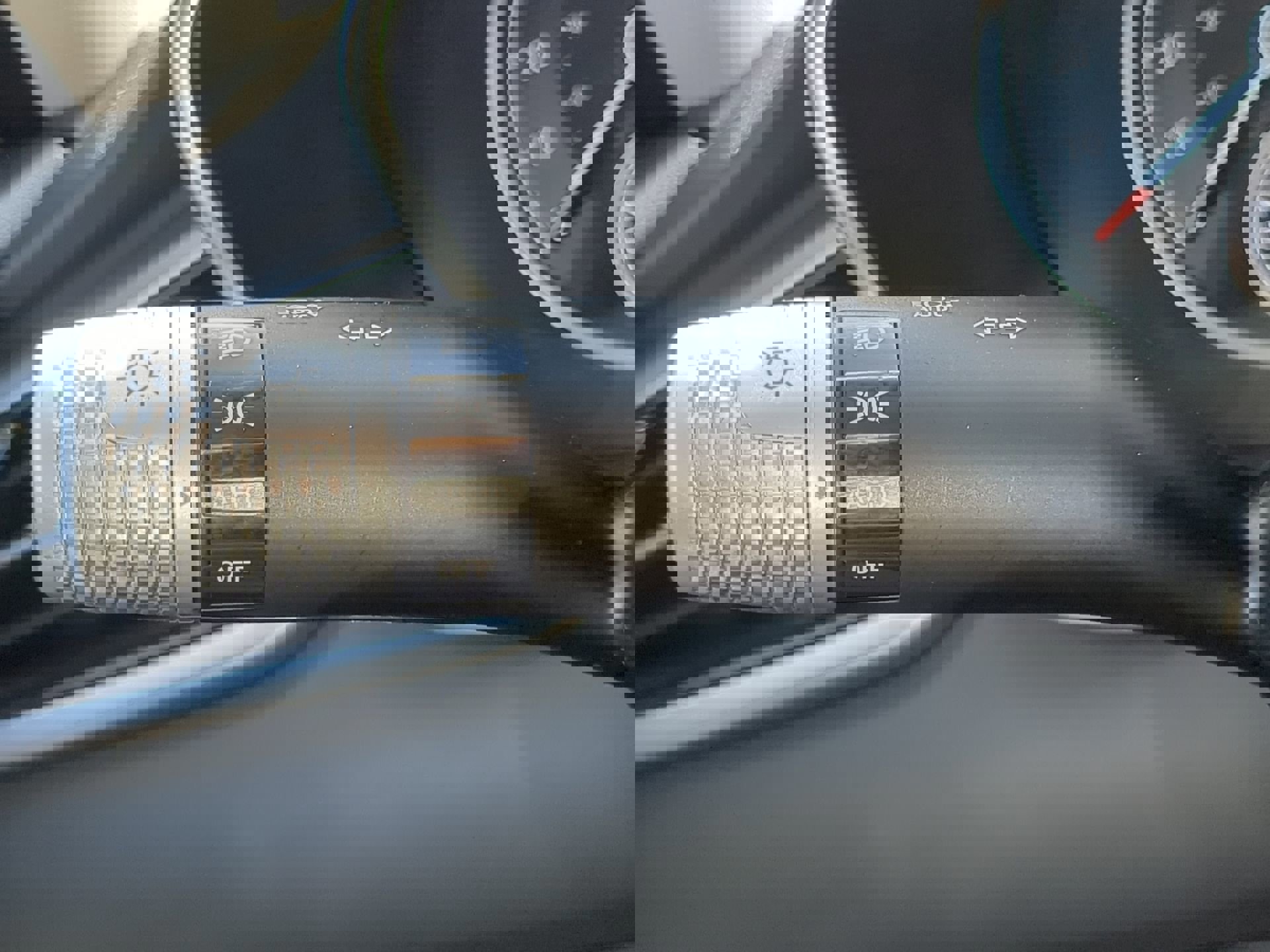 Used 2025 Genesis G70 2.5T image 55