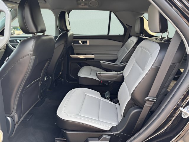 Certified 2021 Ford Explorer XLT w/ Equipment Group 202A AWD/4WD image 5