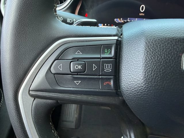 Used 2023 Jeep Grand Cherokee Laredo AWD/4WD image 14