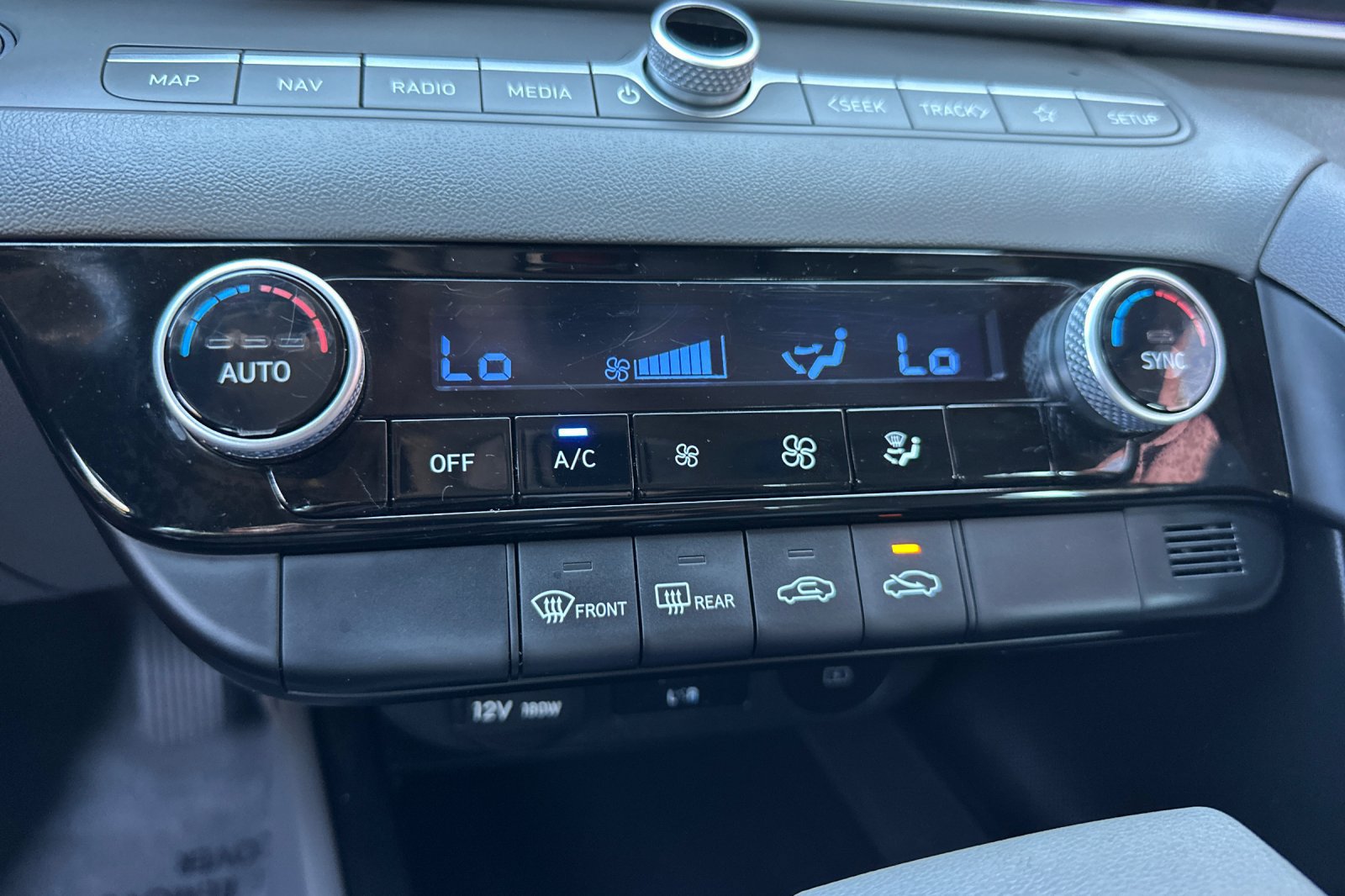 Used 2024 Hyundai Elantra SEL FWD image 27