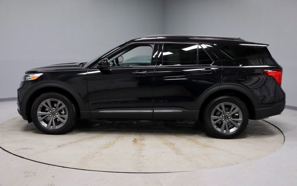 Certified 2023 Ford Explorer XLT w/ Equipment Group 202A image 2