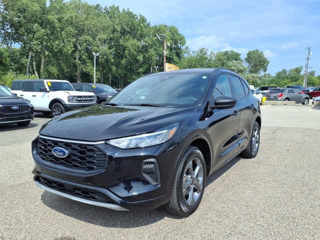 Certified 2024 Ford Escape ST-Line w/ Tech Pack #1 AWD/4WD image 3