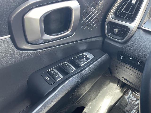 Used 2021 Kia Sorento S image 29