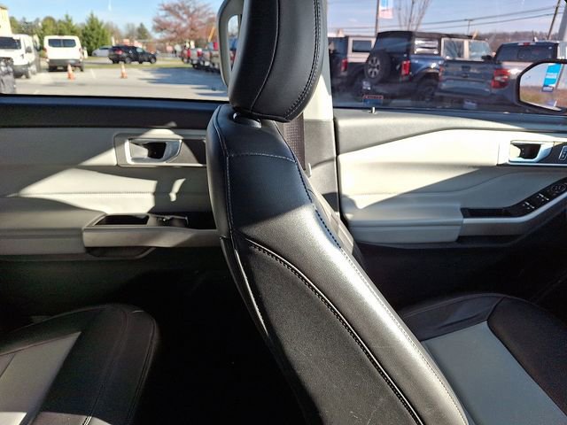 Certified 2022 Ford Explorer XLT w/ Equipment Group 202A image 14