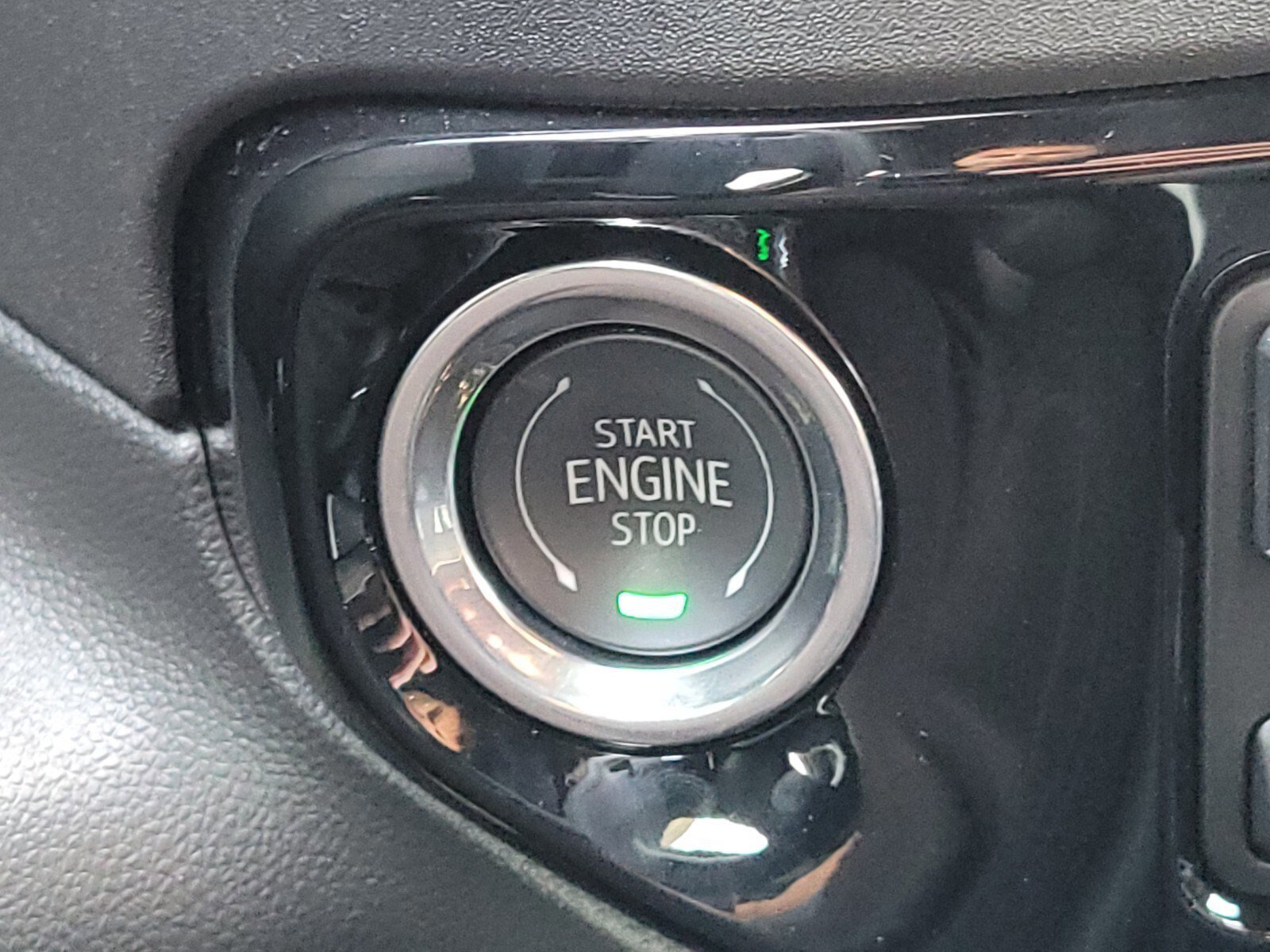 Used 2025 Chevrolet Silverado 1500 ZR2 image 25