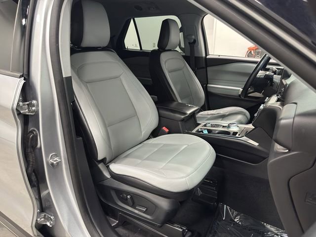 Certified 2021 Ford Explorer XLT w/ Equipment Group 202A AWD/4WD image 40