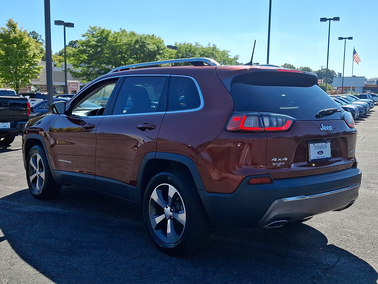 Used 2019 Jeep Cherokee Limited AWD/4WD image 4