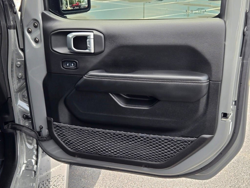 Used 2021 Jeep Gladiator Overland w/ Popular Equipment Package AWD/4WD image 6