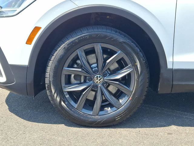 Used 2024 Volkswagen Tiguan SE AWD/4WD image 29