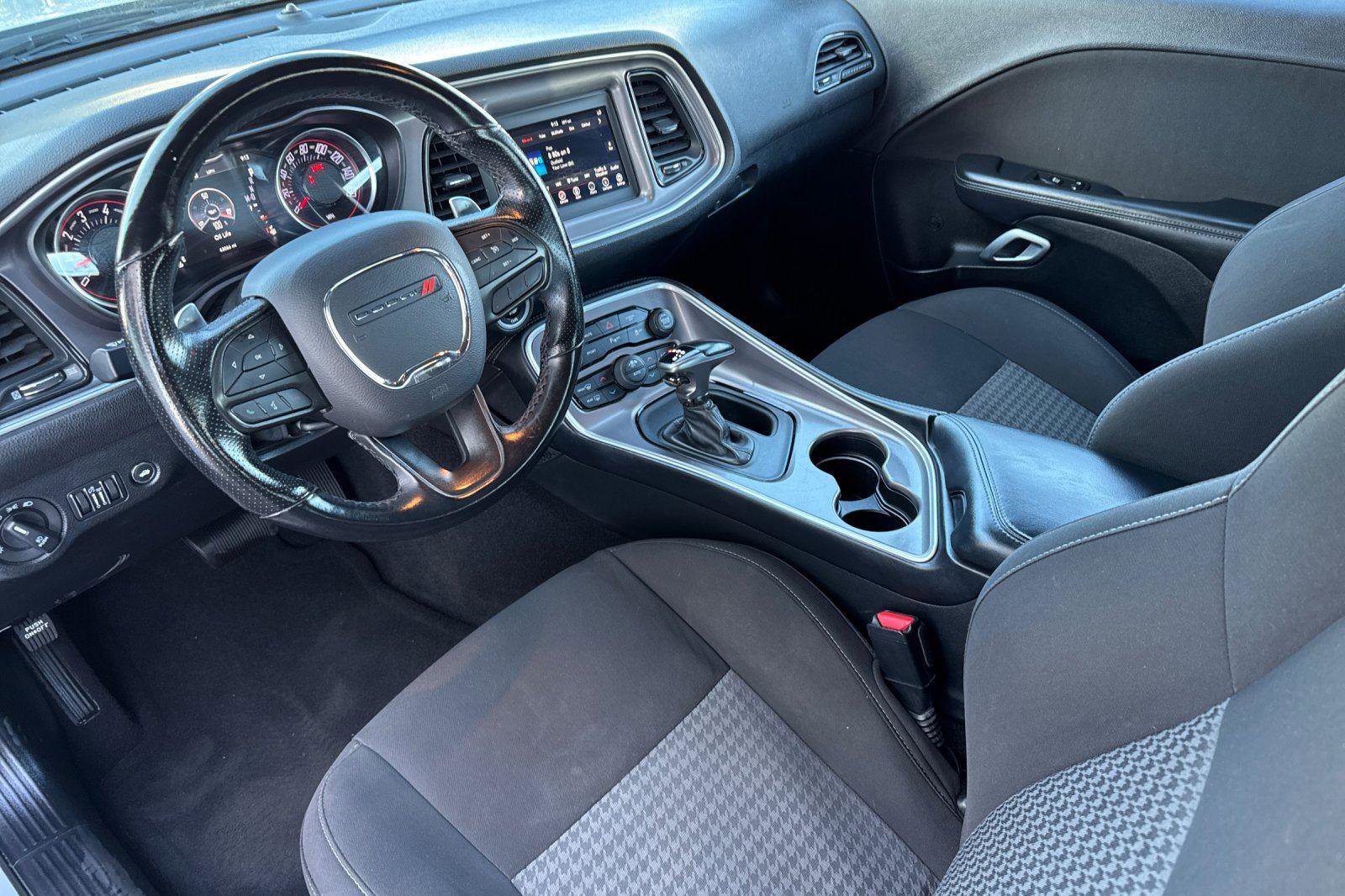 Used 2022 Dodge Challenger GT image 2