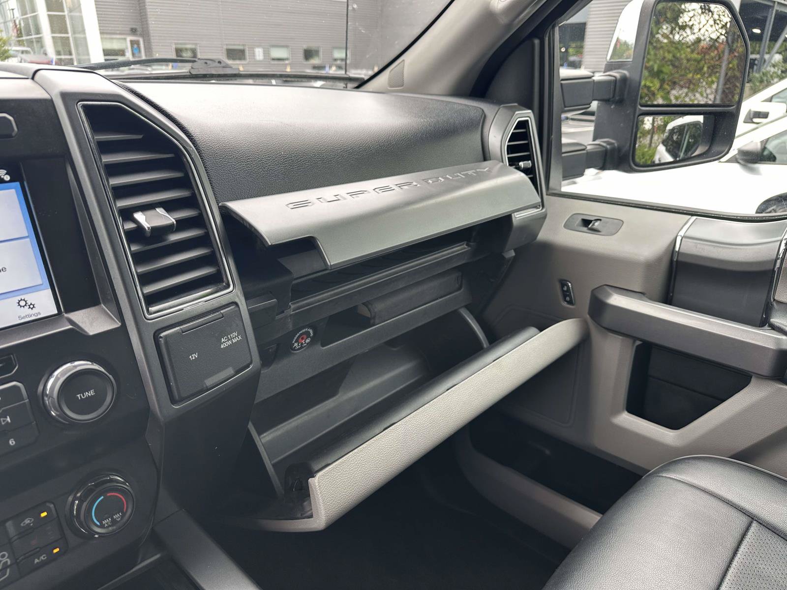 Certified 2019 Ford F250 XLT w/ XLT Premium Package AWD/4WD image 21
