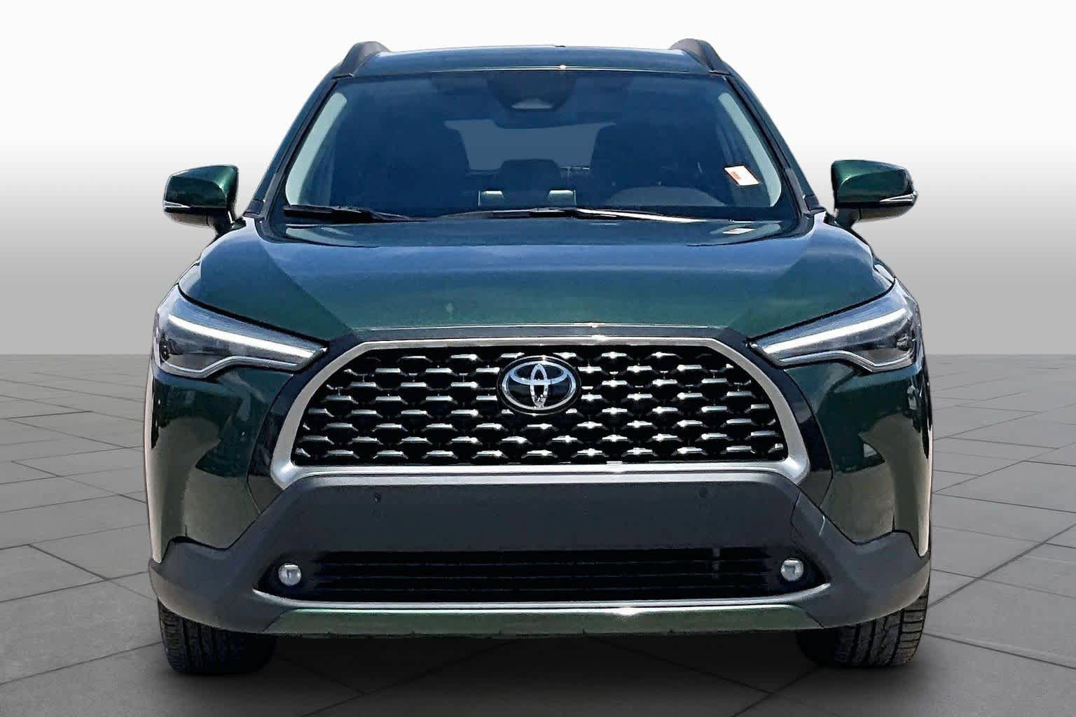 Used 2024 Toyota Corolla Cross XLE FWD image 4
