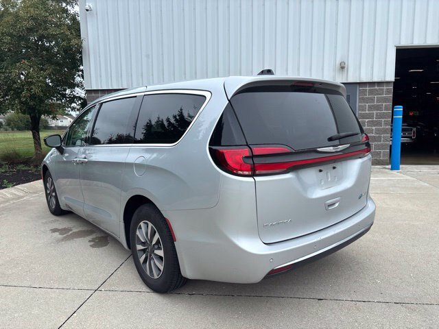 Used 2024 Chrysler Pacifica Limited FWD image 7