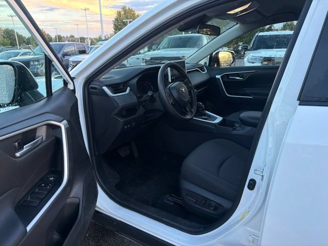 Used 2025 Toyota RAV4 XLE AWD/4WD image 15