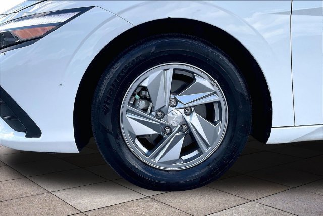Used 2024 Hyundai Elantra SE FWD image 10