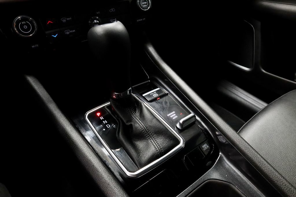 Used 2025 Jeep Compass Latitude image 30