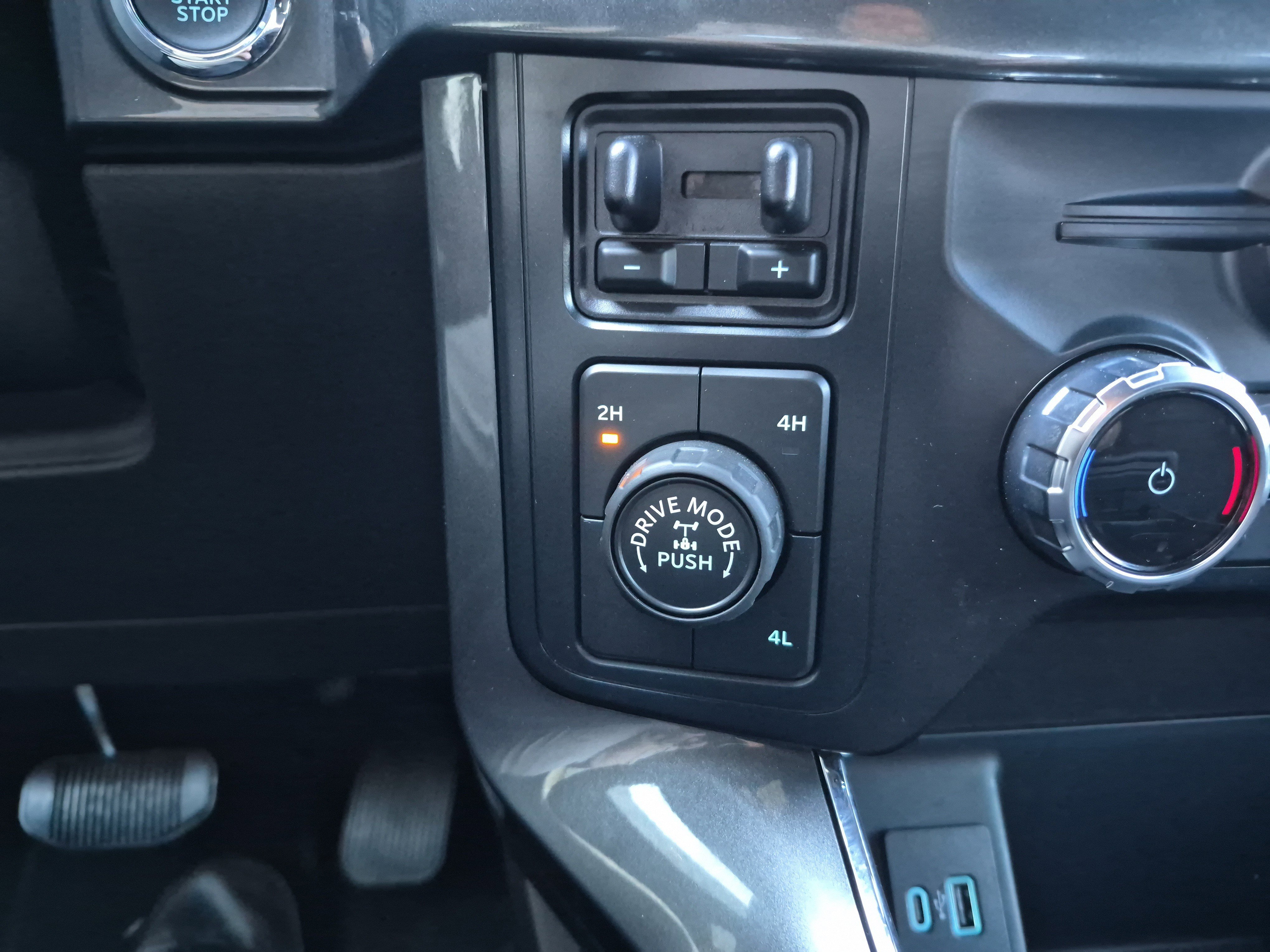 Certified 2022 Ford F150 XLT w/ Equipment Group 302A High image 35