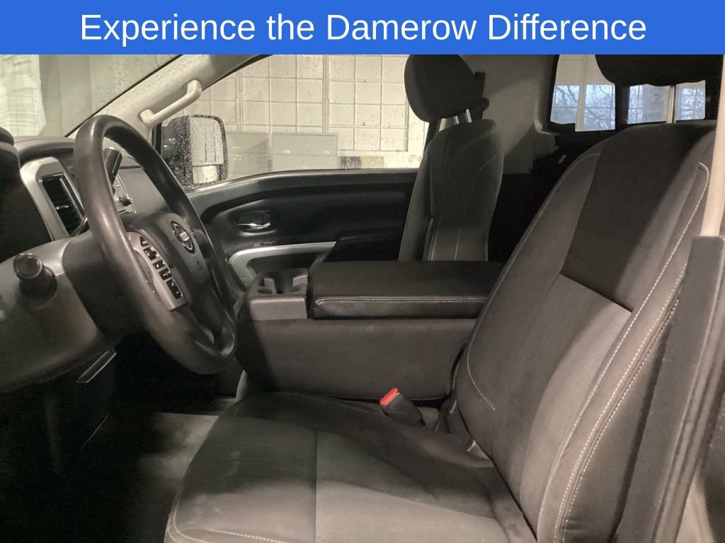 Used 2017 Nissan Titan SV image 11