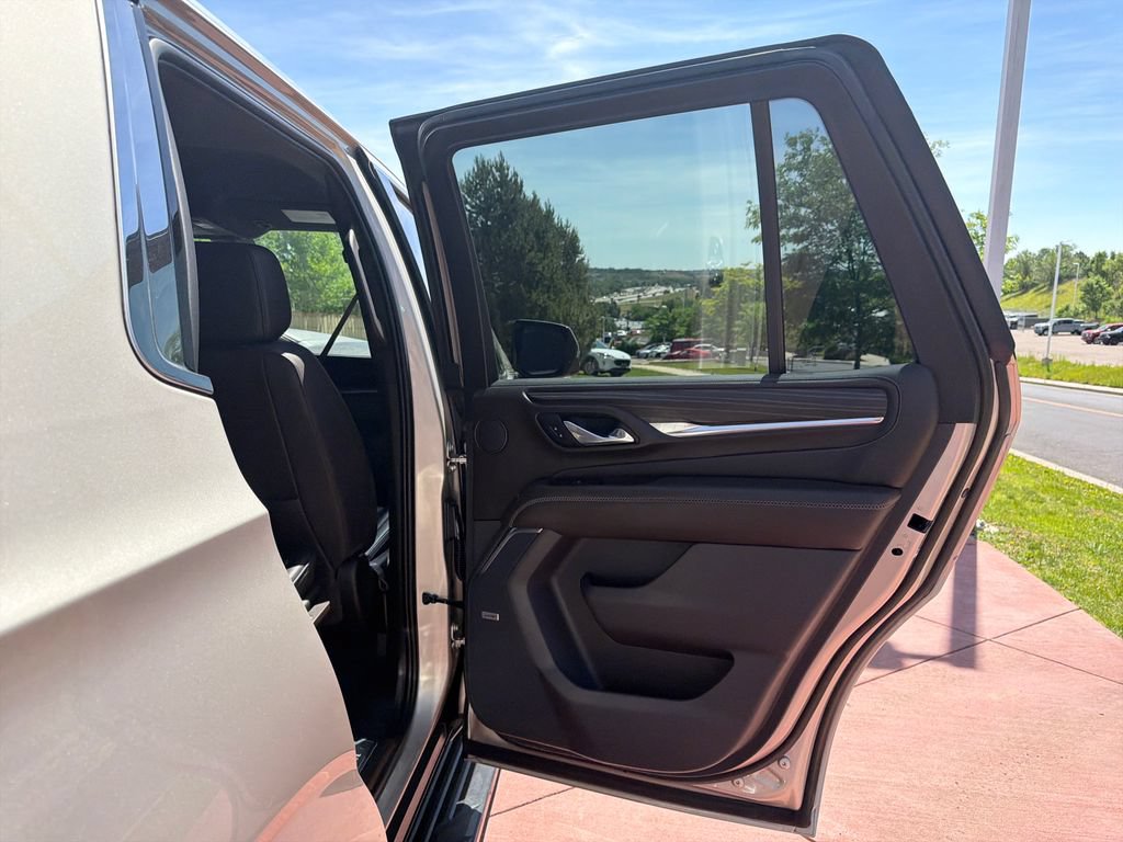 Used 2021 GMC Yukon Denali w/ Advanced Technology Package AWD/4WD image 31