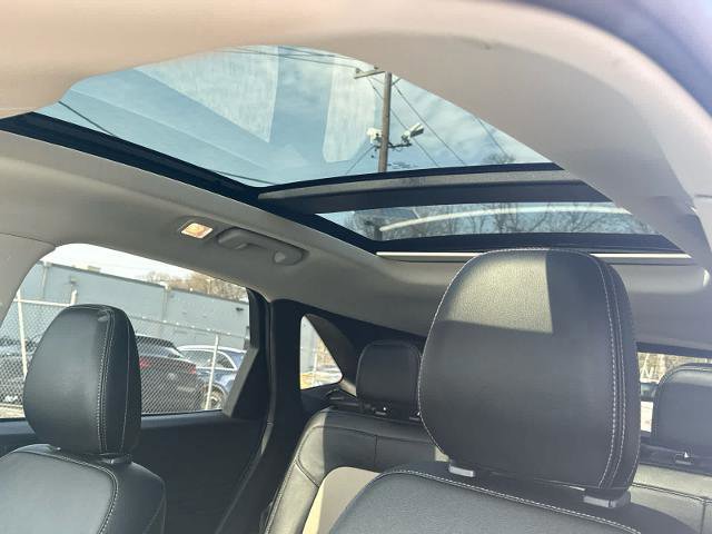 Certified 2022 Ford Escape Titanium w/ Titanium Elite Package AWD/4WD image 12