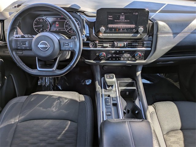 Used 2024 Nissan Pathfinder SV w/ SV Premium Package image 15