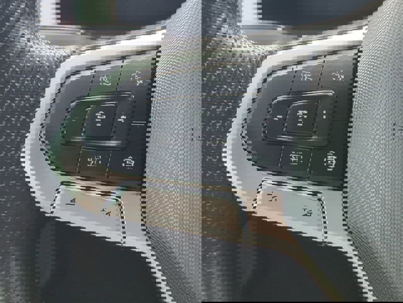 Used 2020 Volkswagen Atlas Cross Sport SEL R-Line image 24