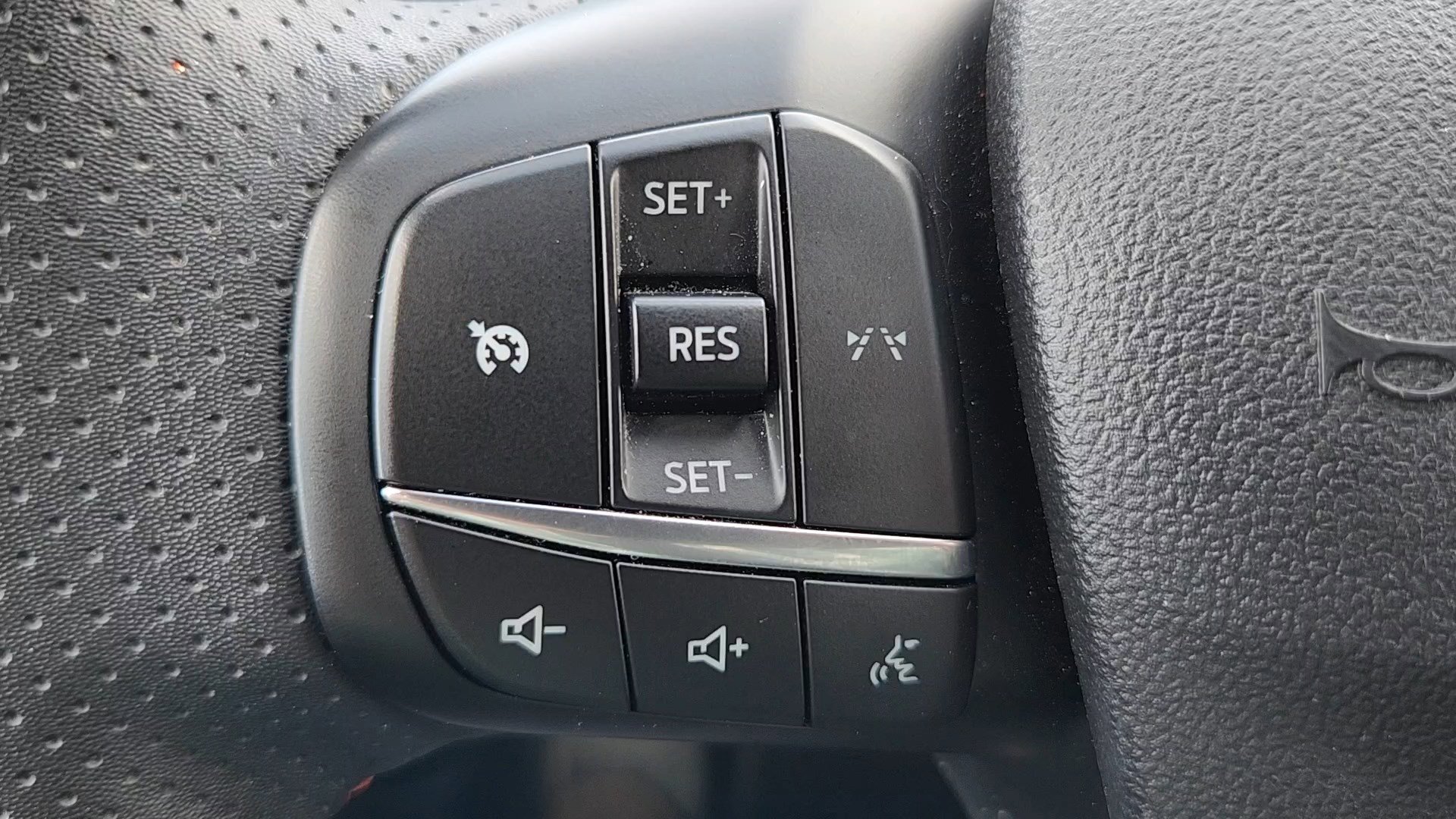 Certified 2025 Ford Escape ST-Line image 12