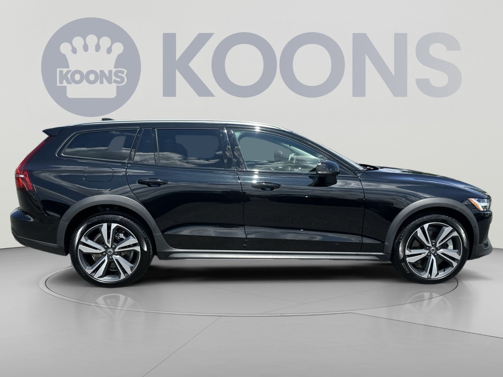Used 2025 Volvo V60 B5 Cross Country Plus AWD/4WD image 12