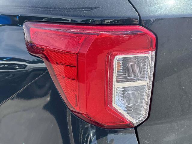 Certified 2022 Ford Explorer XLT w/ Equipment Group 202A AWD/4WD image 7