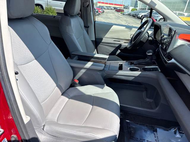Used 2021 Toyota Sienna XLE AWD/4WD image 8
