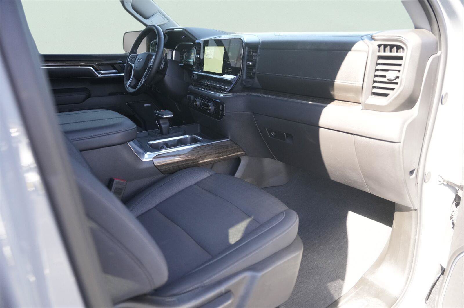 Used 2024 Chevrolet Silverado 1500 LT Trail Boss w/ Convenience Package II AWD/4WD image 17