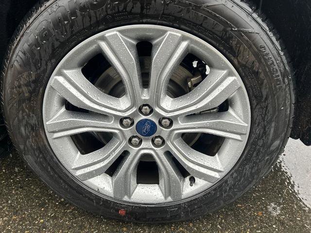 Certified 2022 Ford Edge Titanium w/ Class II Trailer Tow Package image 13