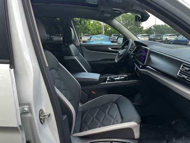 Used 2024 Volkswagen Atlas Peak Edition SE AWD/4WD image 34