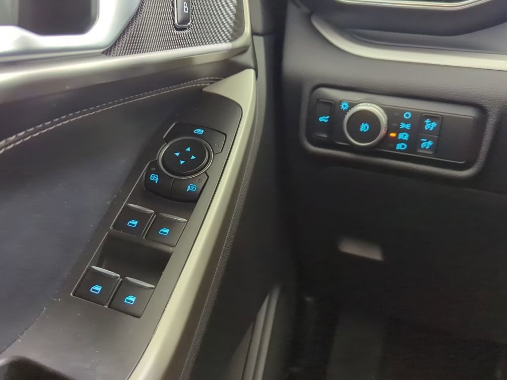 Certified 2022 Ford Explorer XLT w/ Equipment Group 202A image 11