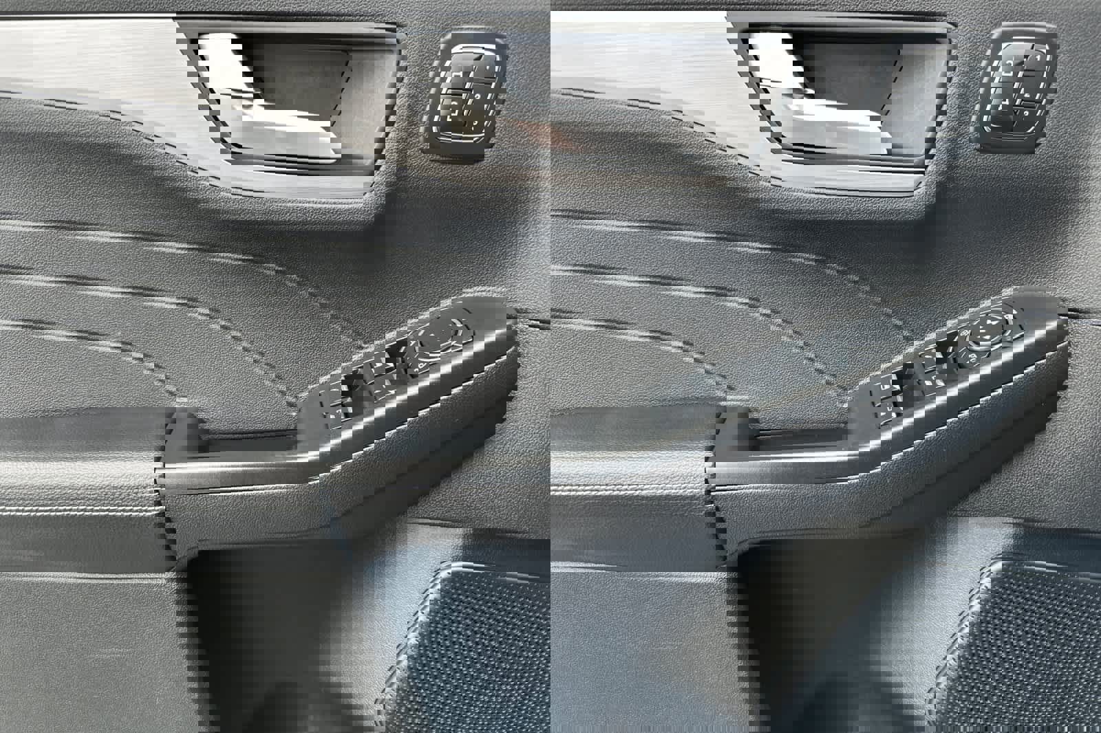 Certified 2025 Ford Escape Platinum image 12