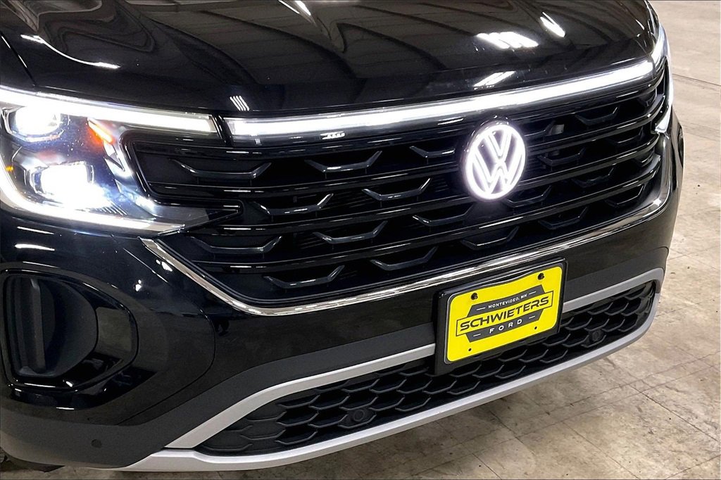 Used 2025 Volkswagen Atlas Cross Sport SE image 28