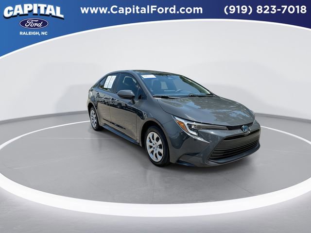 Used 2024 Toyota Corolla LE FWD image 2
