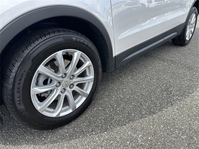 Used 2022 Cadillac XT4 Luxury w/ Cold Weather Package image 13