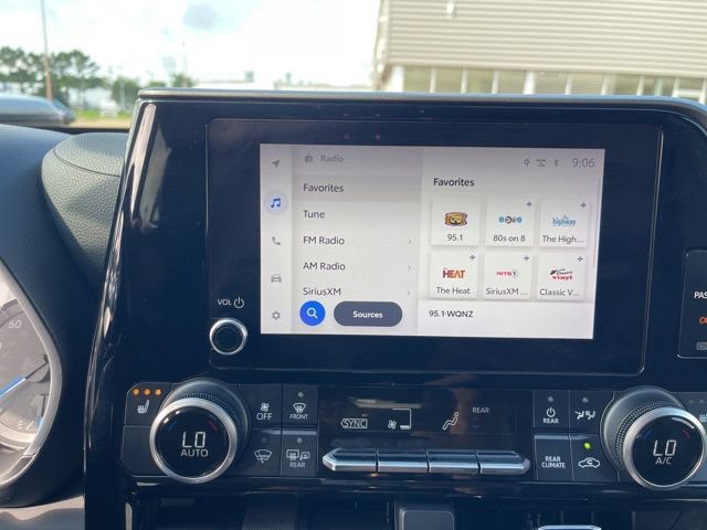 Used 2023 Toyota Highlander XLE FWD image 28